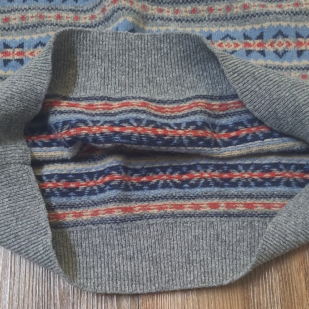 J. Crew Gray and Blue Patterned Crewneck Sweater used‎ good conditio zise L.